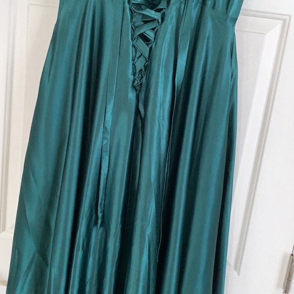 Stunning Jade Green Gown - Picture 8 of 9